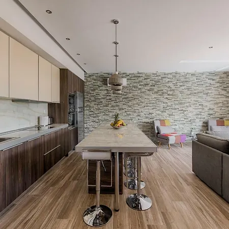 Nastazia Luxury House וילה יאליסוס